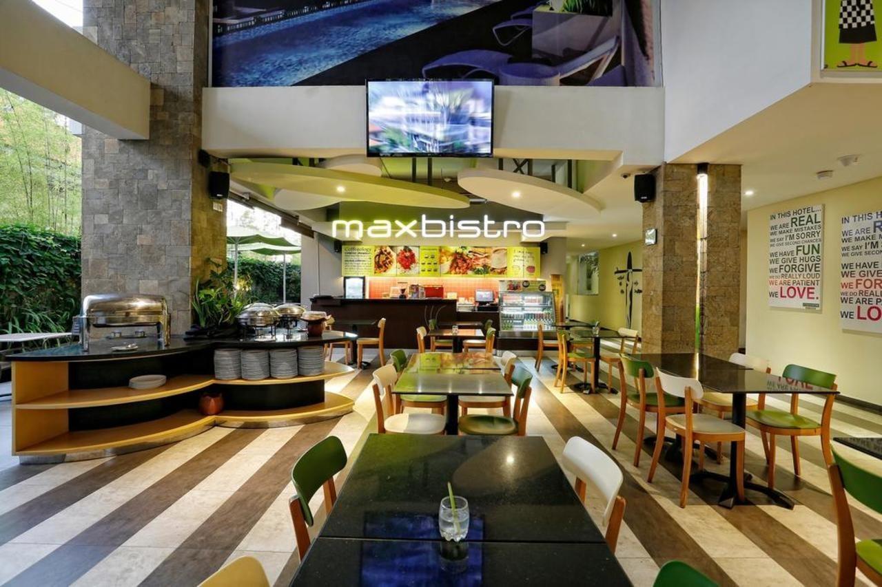 Maxonehotels At Bukit Jimbaran Exteriör bild