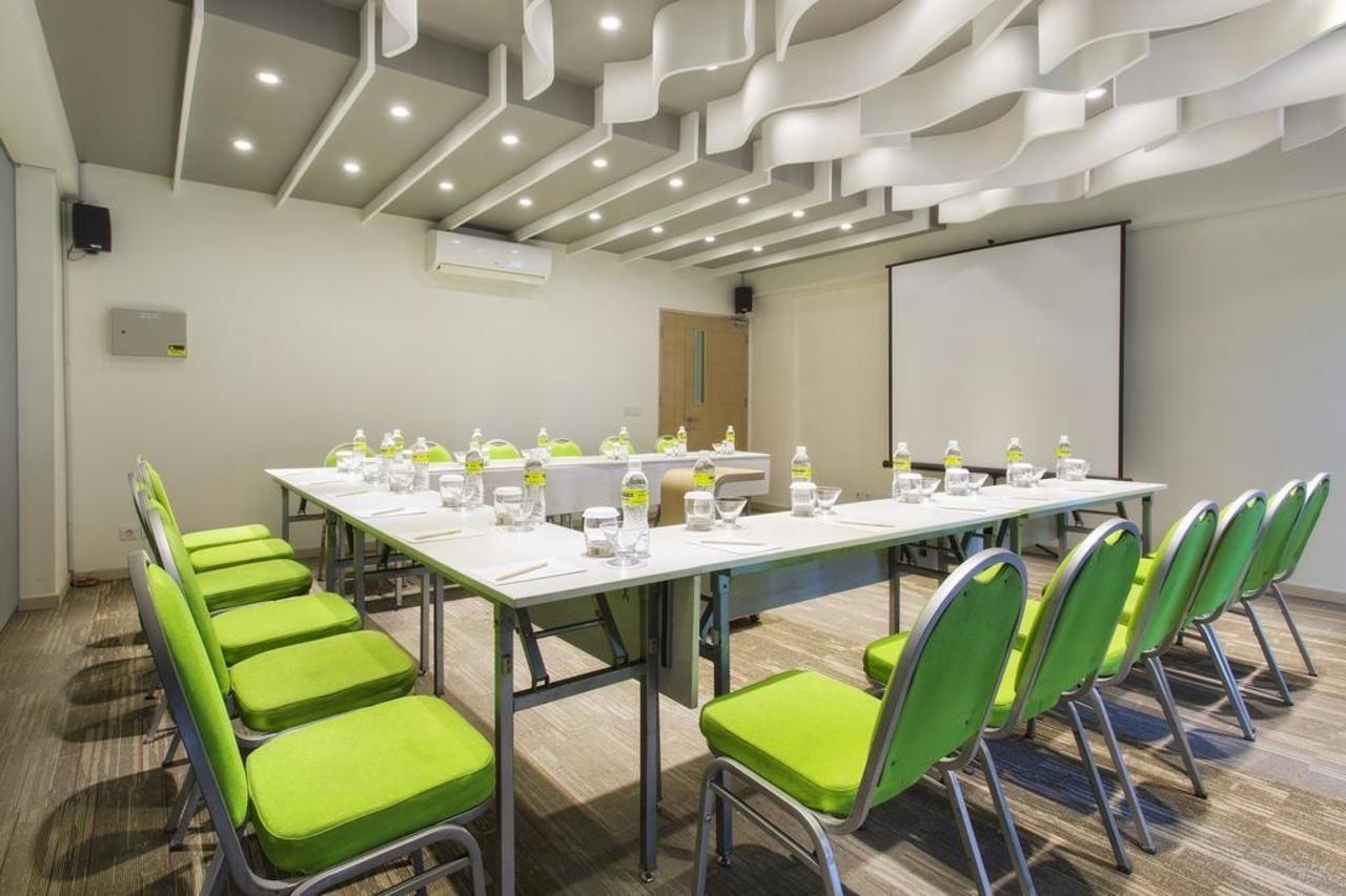 Maxonehotels At Bukit Jimbaran Exteriör bild