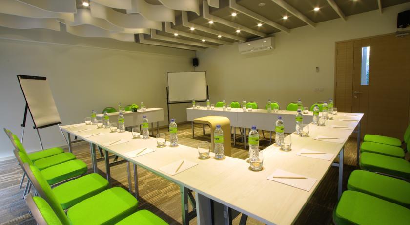 Maxonehotels At Bukit Jimbaran Exteriör bild