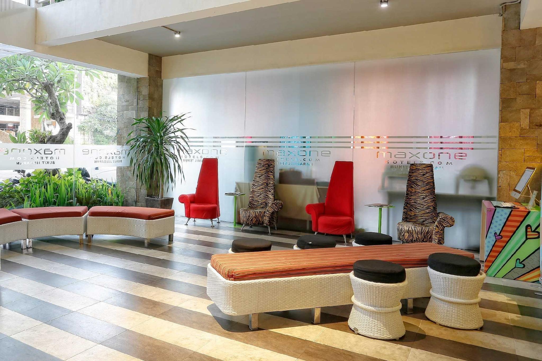 Maxonehotels At Bukit Jimbaran Exteriör bild