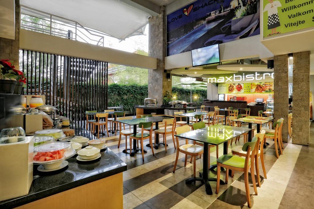 Maxonehotels At Bukit Jimbaran Exteriör bild