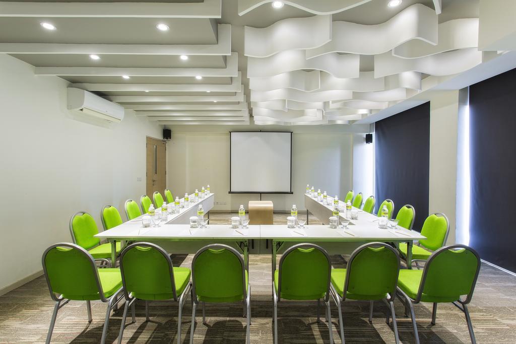 Maxonehotels At Bukit Jimbaran Exteriör bild