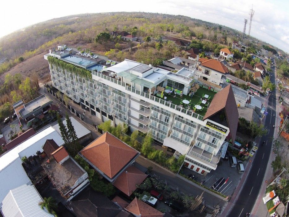 Maxonehotels At Bukit Jimbaran Exteriör bild