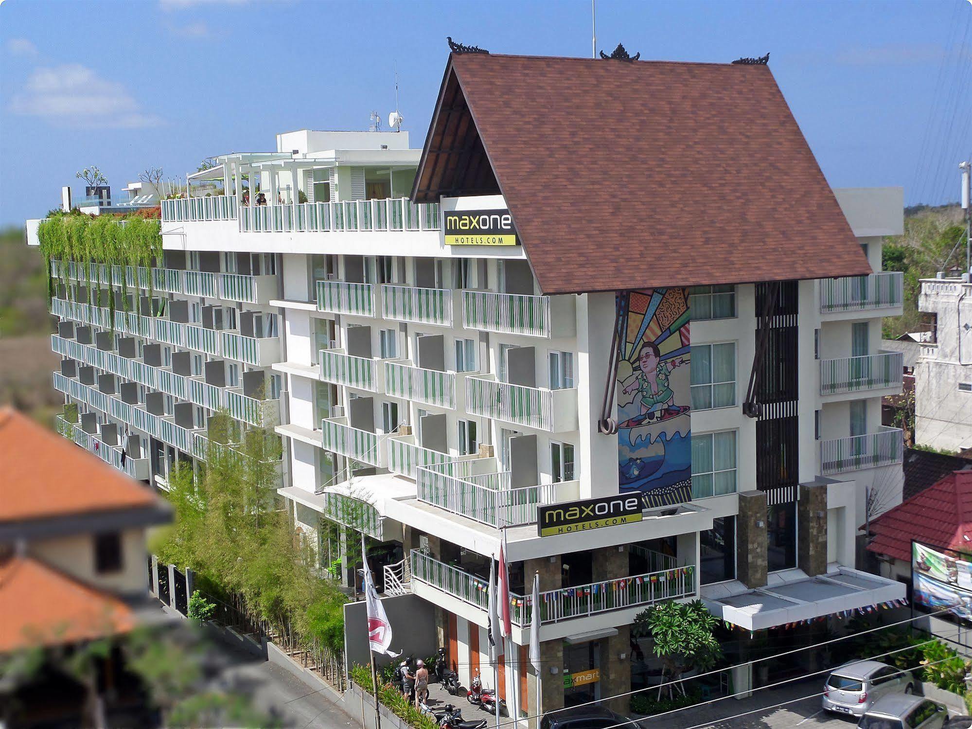 Maxonehotels At Bukit Jimbaran Exteriör bild