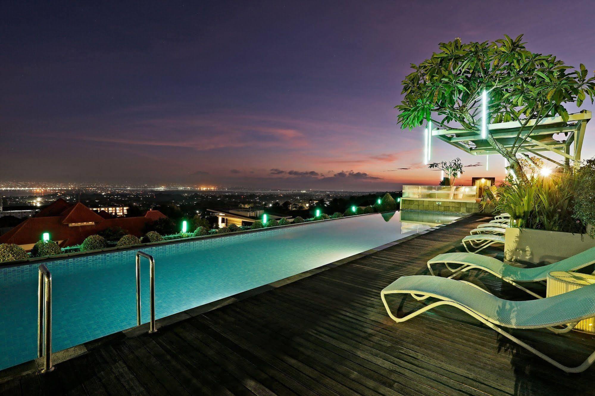 Maxonehotels At Bukit Jimbaran Exteriör bild